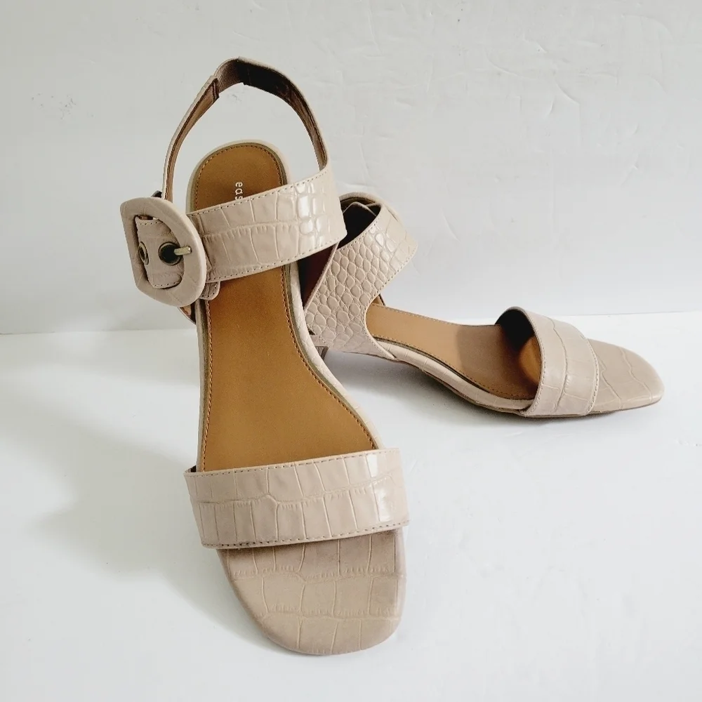New Easy Spirit Selina Block Heels Beige Casual Sandals , Size 9